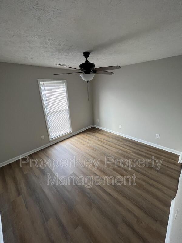 Building Photo - 5766 Spanish Oak Dr