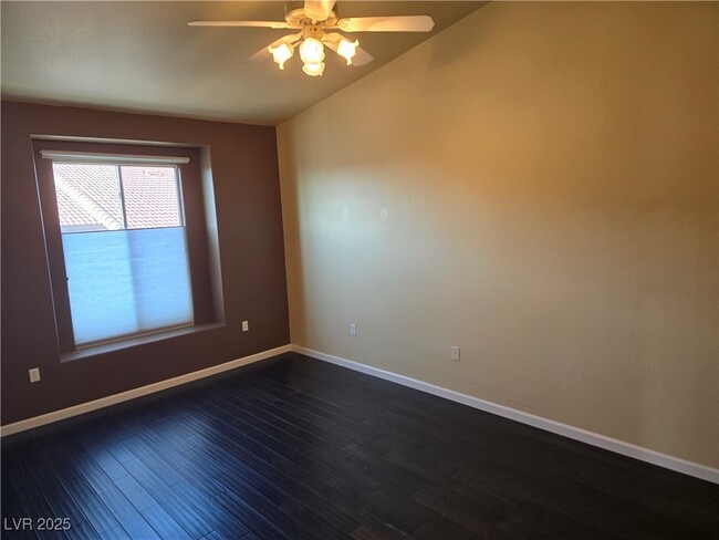 Building Photo - 2305 W Horizon Ridge Pkwy