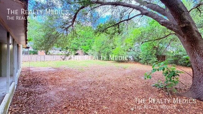 Building Photo - 104 E Osceola St