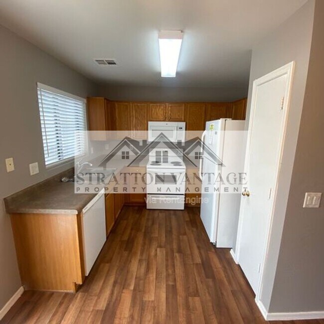 Building Photo - 864 S 239th Ln