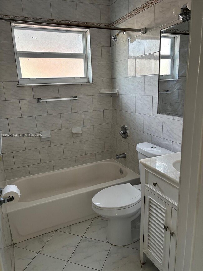 Building Photo - 2520 NE 181st St