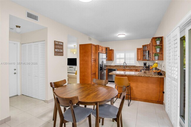 Building Photo - 9904 SW 117th Pl