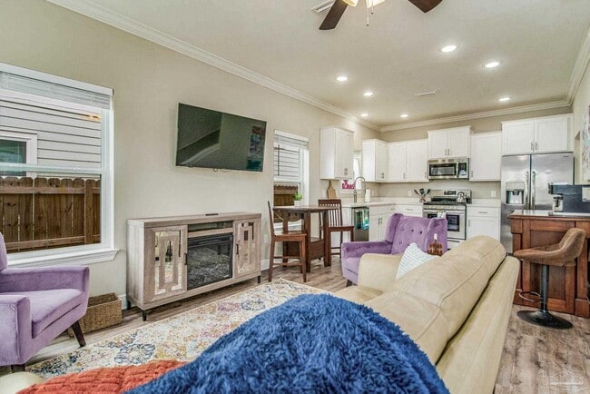 Building Photo - 1002 W Main St