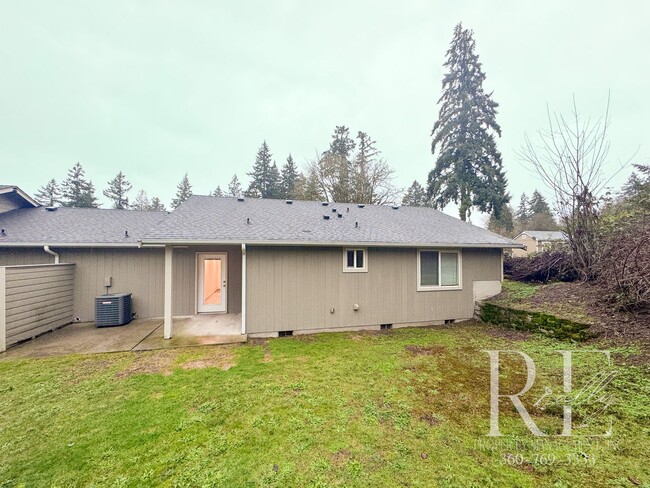 Building Photo - Freshly Updated Duplex with Private Yard & Garage on Quiet Dead-End Street