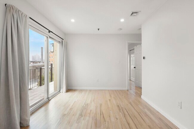 Building Photo - 318 Park Ave