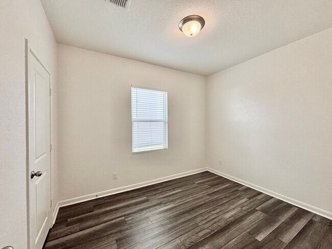 Building Photo - 5227 Hickory Pl