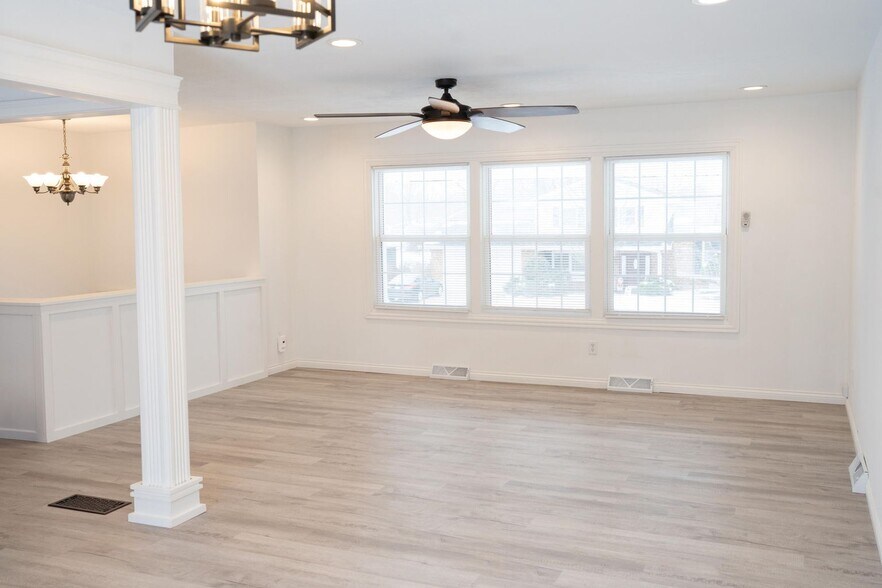 Building Photo - 919 Seneca Dr