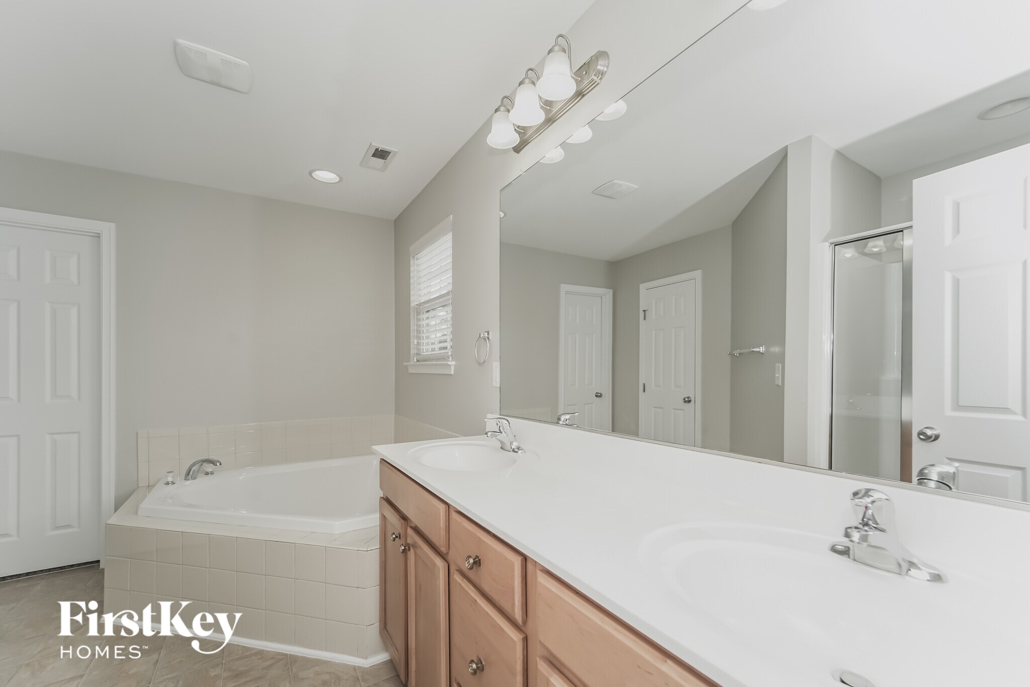 Building Photo - 16618 Grassy Creek Dr