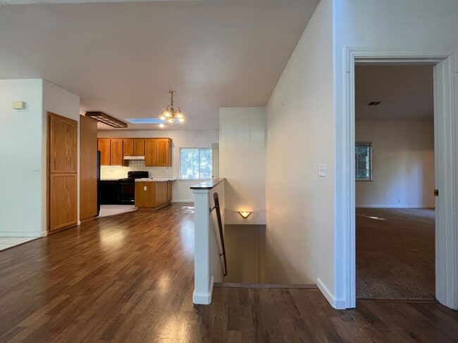 Building Photo - Spacious 3 Bedroom, 2.5 Bathroom w/ Bonus ...