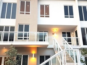 Building Photo - 10245 NW 63rd Terrace