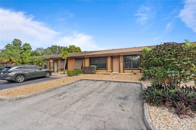 Building Photo - 2331 Dogwood Ct