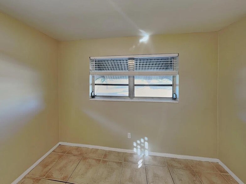 Building Photo - 3300 N 46th Ave