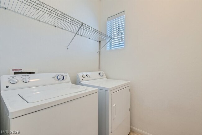 Building Photo - 665 Calamus Palm Pl