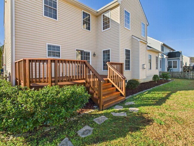 Building Photo - 10561 Gallant Fox Way