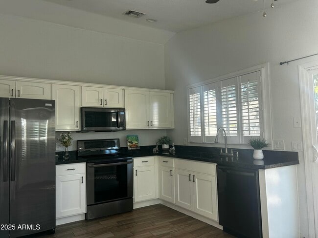 Building Photo - 4020 W Chama Dr