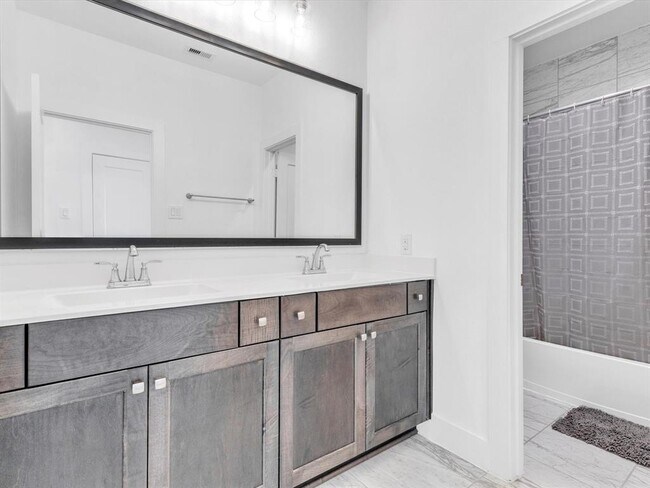 Building Photo - 10718 Hidden Rock Dr