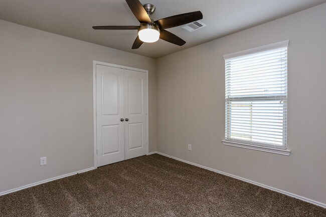 Building Photo - 9922 Southern Bayberry Dr
