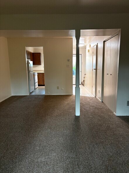 Family Room - 49 Vinway Ct