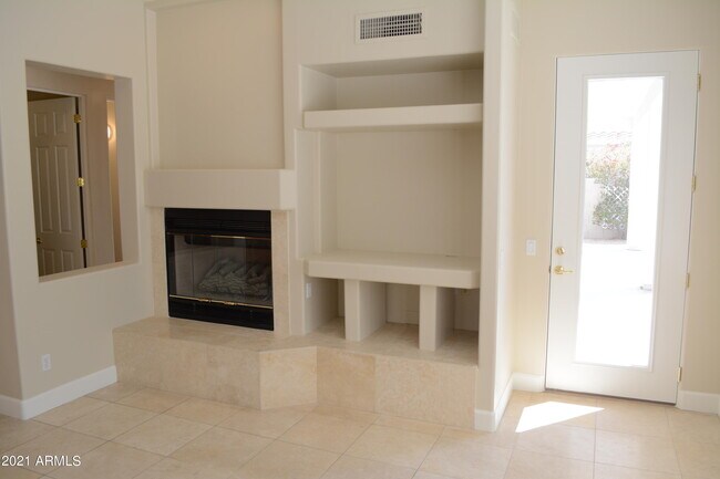 Building Photo - 7637 E Calle De Las Brisas