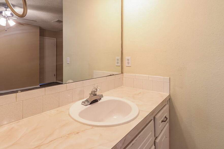 Building Photo - 1212 SE 11th St