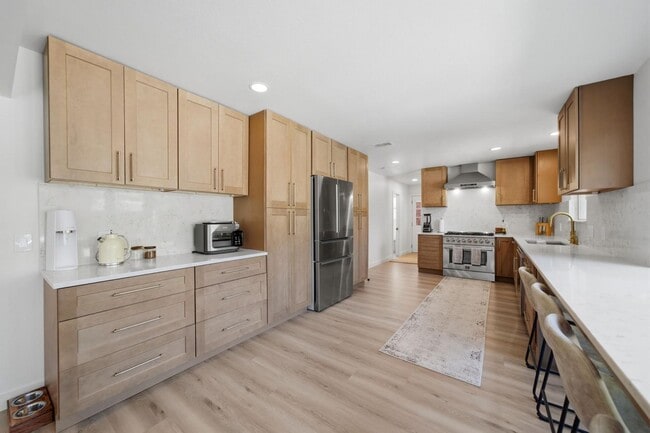 Building Photo - 5610 Court of Lions St