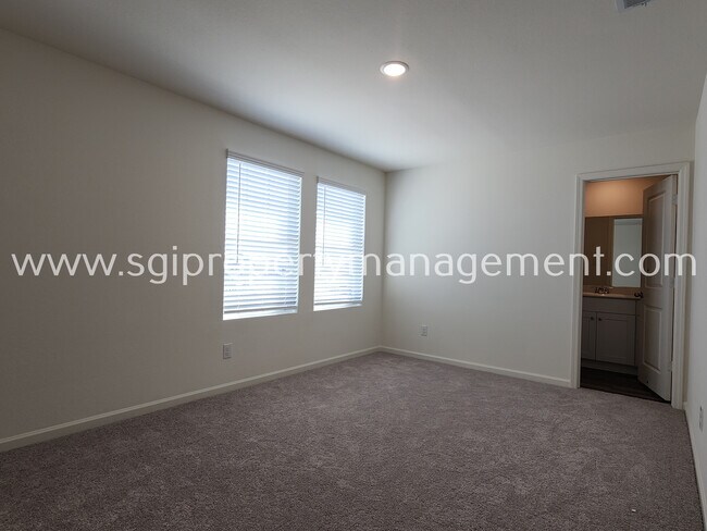 Building Photo - 1621 White Fir Ln