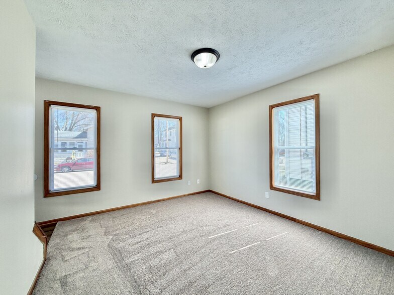 Building Photo - 612 Cherry St