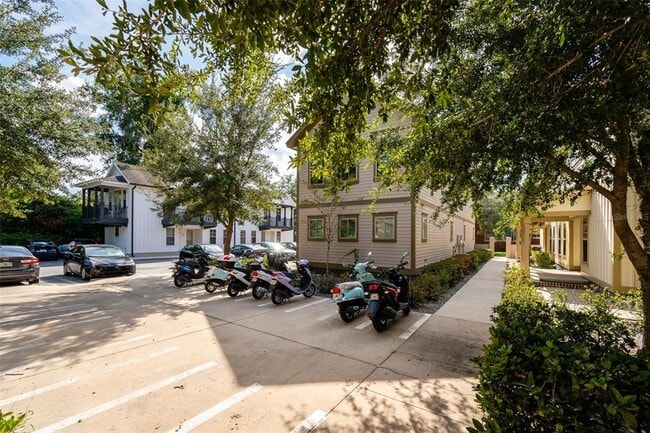 Building Photo - 711 NW 10th St