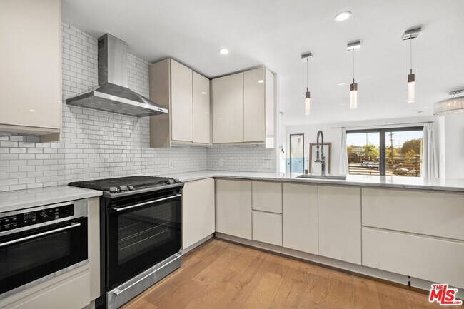 Building Photo - 411 Grand Blvd