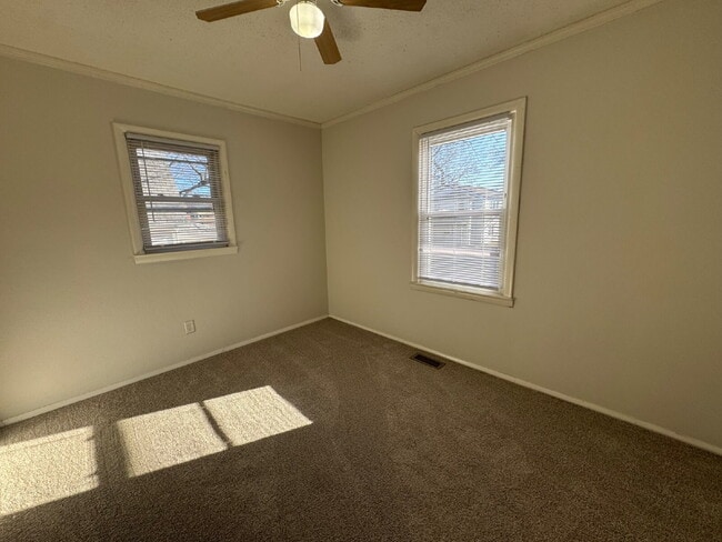 Building Photo - Hilltop 3 Bedroom 1 Bath with Garage Charm You’ll Fall in Love With!