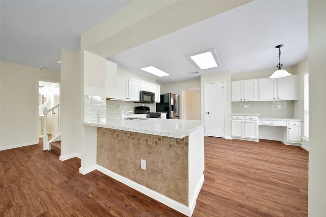 Building Photo - 1427 Redwood Village Cir