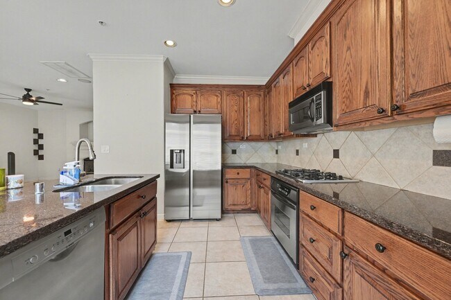 Building Photo - 4327 Lake Walk Ct