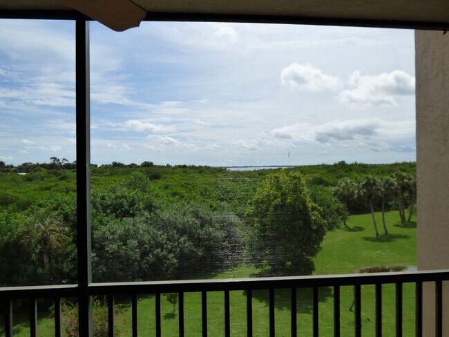 Building Photo - Rolls Landing Condo- Gated community with all the features