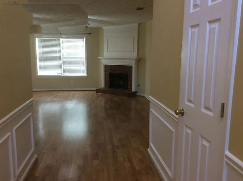 Building Photo - Room in House on Evanston Ct