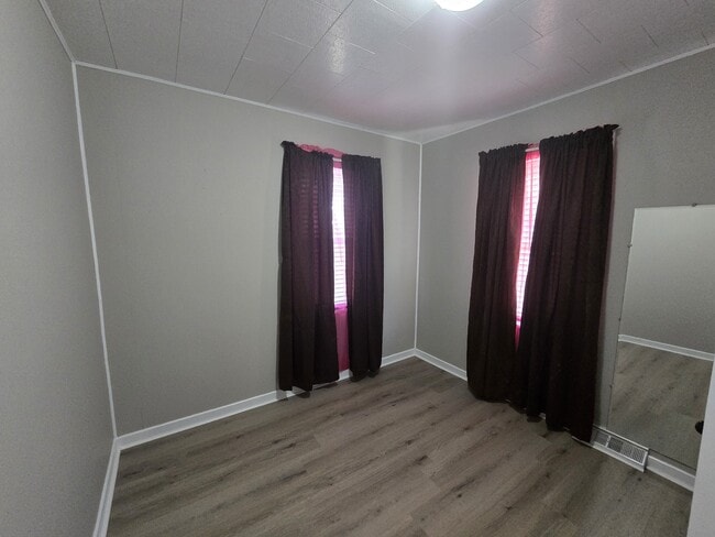 Building Photo - 1124 Kern St