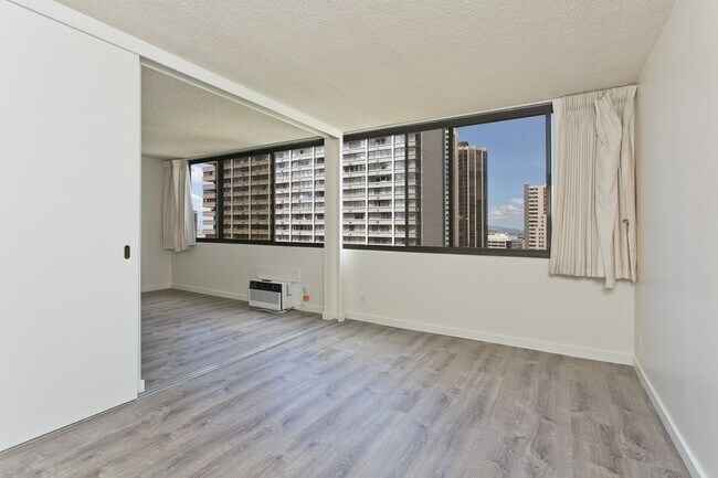 Building Photo - Kukui Plaza #D1905 - Downtown Convenience ...