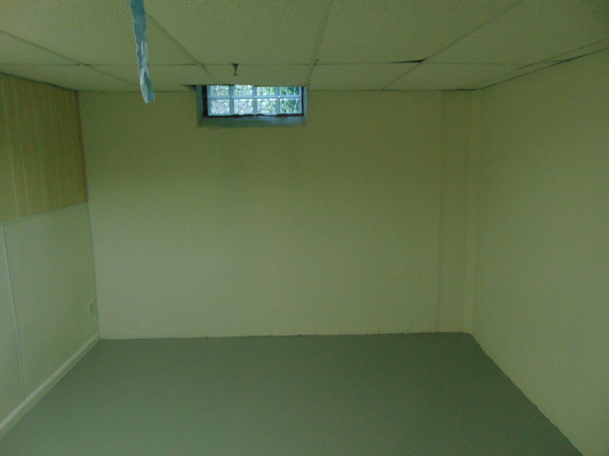 Building Photo - 683 E Fox Hills Dr