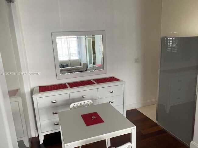 Building Photo - 526-515 15th St