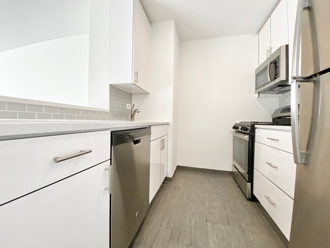 Interior Photo - 101 West End Avenue
