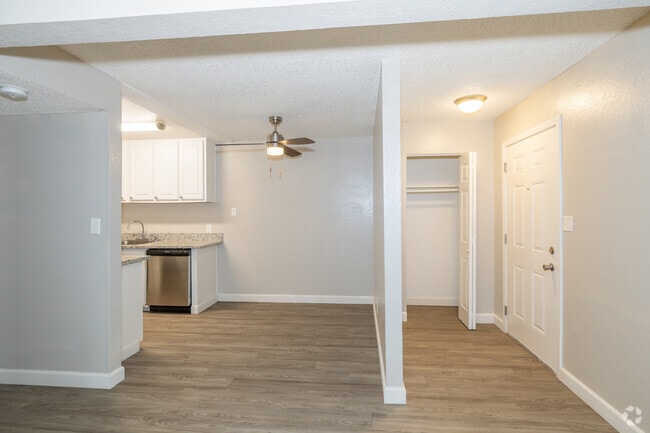 1BR, 1BA - 525SF - Dining Room - Pine Manor (03/26)