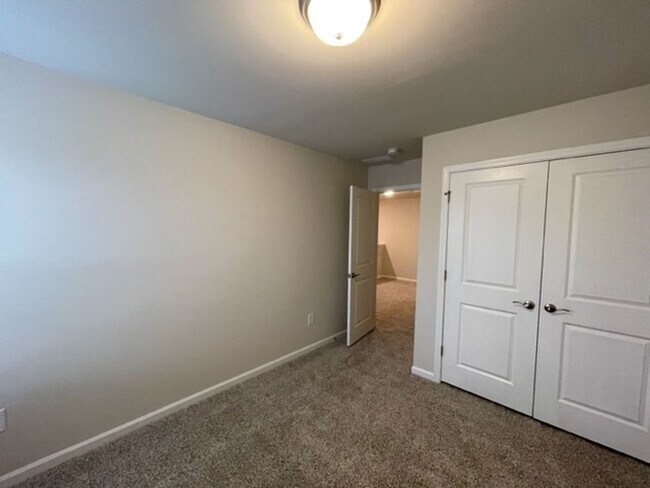 Building Photo - Like New Townhome in South & Main, Fuquay-Varina!