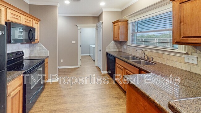 Building Photo - 2830 Horseback Dr