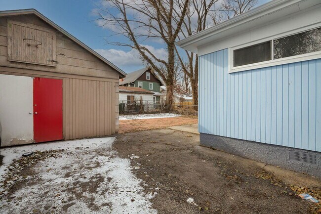 Building Photo - 1221 California Ave