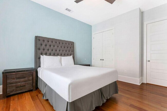 Building Photo - 1216 Carondelet St