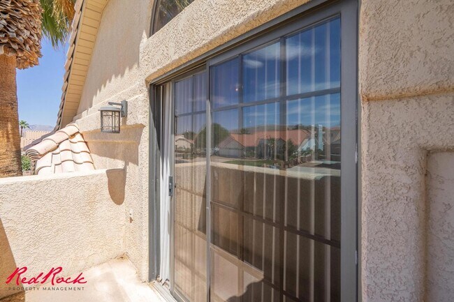 Building Photo - Spacious 6 Bedroom Home with a Balcony!