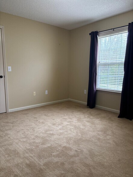 Building Photo - 503 Pelham Square Way