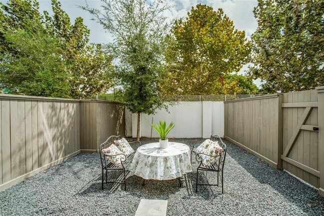 Building Photo - 423 T C Jester Blvd