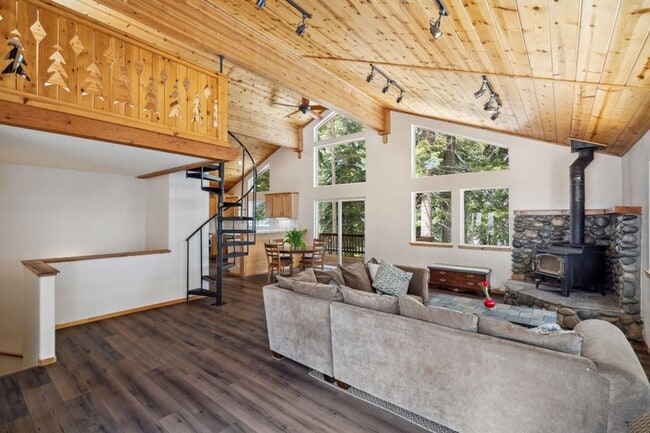 Building Photo - Spacious Prosser Lakeview Estates Long Term Rental