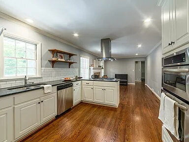 Building Photo - COMING SOON — Available August 17 | 3BR/2BA Midtown Brick Ranch | Lawn Care, Pest Control & W/D I...