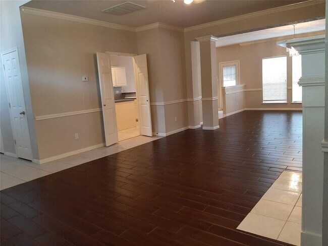 Building Photo - 1385 El Camino Village Dr
